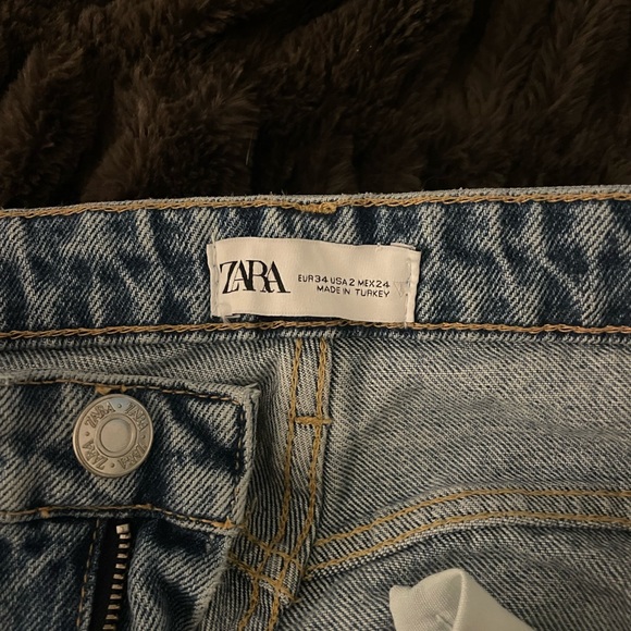 ZARA light medium wash straight leg jean - Picture 3 of 3